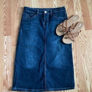 New denim skirt